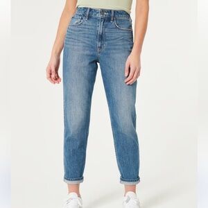 Hollister Ultra High Rise Mom Jeans NWT